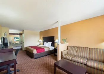 Econo Lodge Inn & Suites San Antonio near Frost Bank Center hotel thumbnail 7