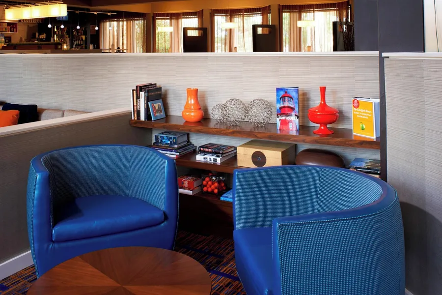 Courtyard by Marriott Chicago Deerfield hotel detail image 2