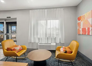 Spark by Hilton Moline Quad Cities hotel thumbnail 2