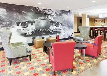 La Quinta Inn & Suites by Wyndham Warner Robins - Robins AFB hotel thumbnail 3