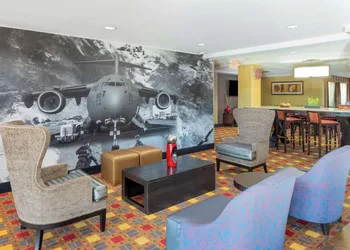La Quinta Inn & Suites by Wyndham Warner Robins - Robins AFB hotel thumbnail 5