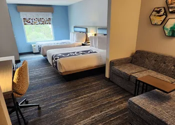 La Quinta Inn & Suites by Wyndham Warner Robins - Robins AFB hotel thumbnail 7