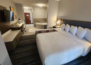La Quinta Inn & Suites by Wyndham Warner Robins - Robins AFB hotel thumbnail 8