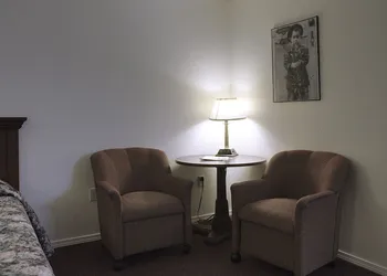 Lighthouse Inn hotel thumbnail 7