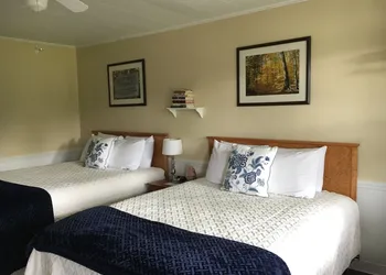 Highland Lake Resort hotel thumbnail 2