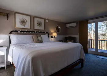 Highland Lake Resort hotel thumbnail 3