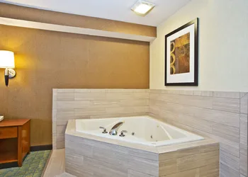 Holiday Inn Express Hotel & Suites Wabash by IHG hotel thumbnail 2