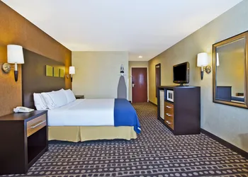 Holiday Inn Express Hotel & Suites Wabash by IHG hotel thumbnail 6