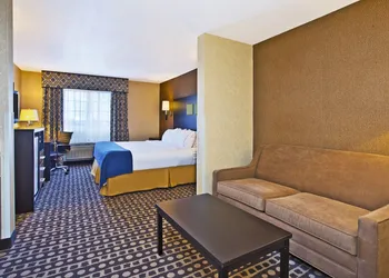 Holiday Inn Express Hotel & Suites Wabash by IHG hotel thumbnail 7