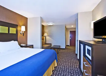 Holiday Inn Express Hotel & Suites Wabash by IHG hotel thumbnail 8