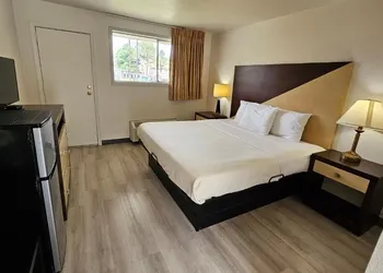 Budget Inn hotel thumbnail 6