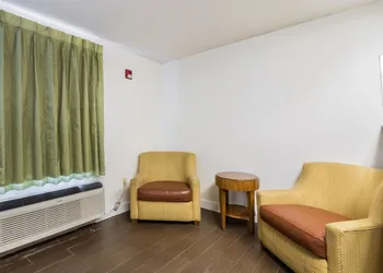 Studio 6 Statesboro, GA hotel thumbnail 4