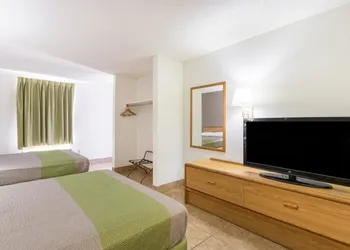 Studio 6 Statesboro, GA hotel thumbnail 7