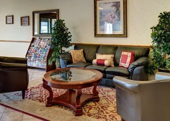 Quality Inn & Suites Glen Rose hotel thumbnail 6