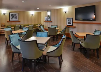 Hampton Inn & Suites By Hilton Calgary- University Northwest hotel thumbnail 4