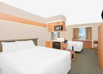 Microtel Inn & Suites by Wyndham Colfax/Newton hotel thumbnail 3