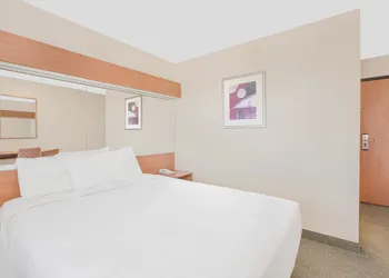 Microtel Inn & Suites by Wyndham Colfax/Newton hotel thumbnail 4