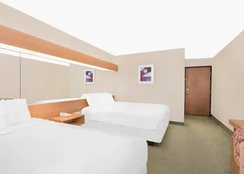 Microtel Inn & Suites by Wyndham Colfax/Newton hotel thumbnail 6