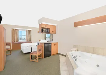 Microtel Inn & Suites by Wyndham Colfax/Newton hotel thumbnail 8