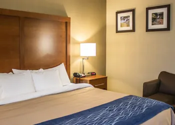 Quality Inn Akron South hotel thumbnail 6