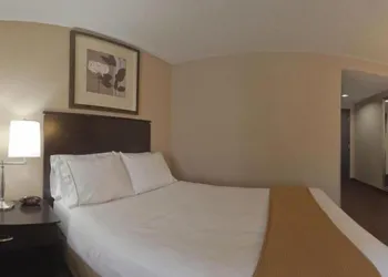Holiday Inn Express Hotel & Suites Ashtabula-Geneva by IHG hotel thumbnail 2