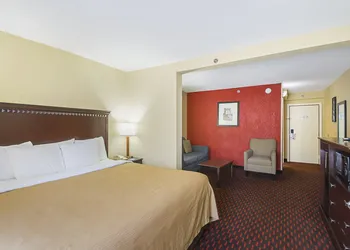 Quality Inn & Suites Hagerstown hotel thumbnail 6