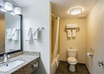 Quality Inn & Suites Hagerstown hotel thumbnail 7