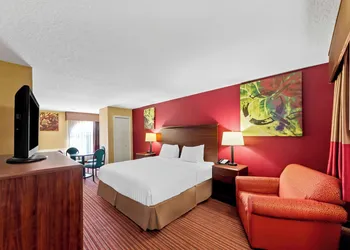 SureStay Plus by Best Western San Antonio Fiesta Inn hotel thumbnail 4