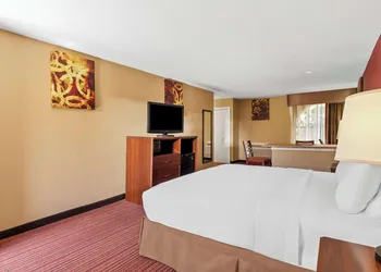 SureStay Plus by Best Western San Antonio Fiesta Inn hotel thumbnail 6