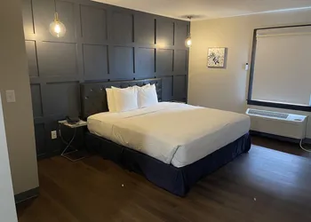 Chateau Hotel and Conference Center hotel thumbnail 6
