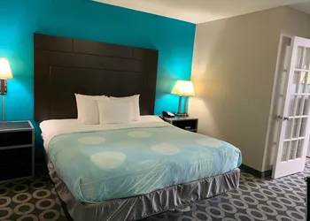 Travelodge by Wyndham San Antonio Downtown Northeast hotel thumbnail 5