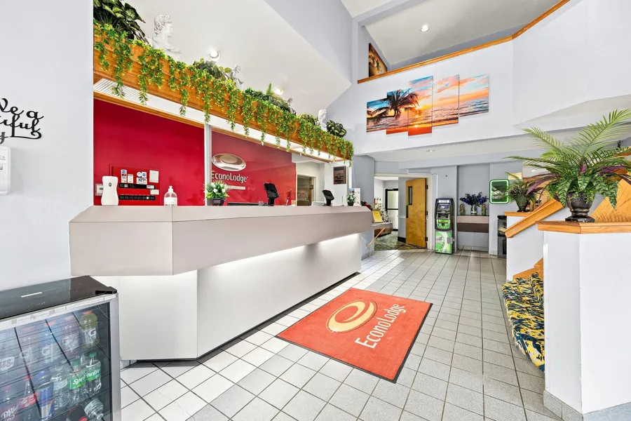 Econo Lodge London North hotel detail image 2