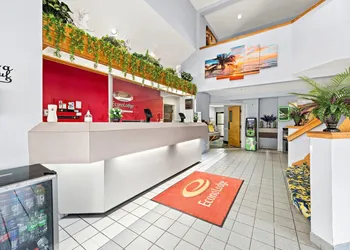 Econo Lodge London North hotel thumbnail 2