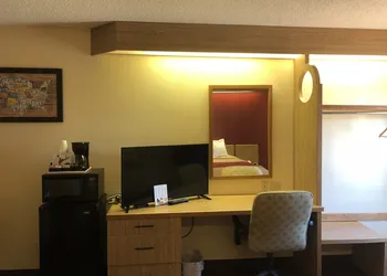 Econo Lodge London North hotel thumbnail 8