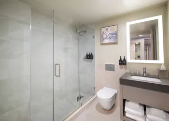 Hotel Indigo Long Island - East End by IHG hotel thumbnail 6