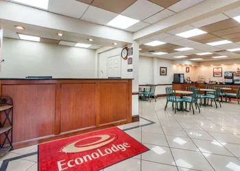 Econo Lodge Louisville Downtown hotel thumbnail 5