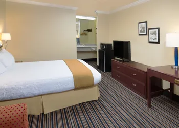 Days Inn by Wyndham Pinole Berkeley hotel thumbnail 4