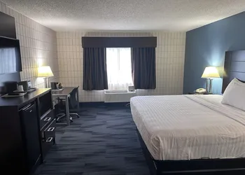 Baymont Inn and Suites by Wyndham Farmington, MO hotel thumbnail 7