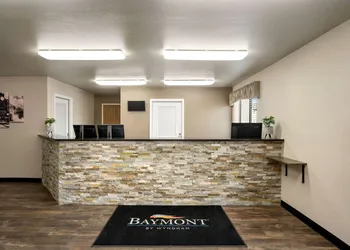 Baymont by Wyndham Hearne hotel thumbnail 3