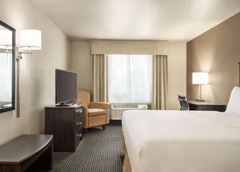 Baymont by Wyndham Hearne hotel thumbnail 4