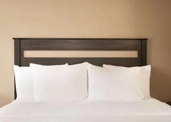 Baymont by Wyndham Hearne hotel thumbnail 6