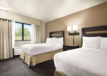 Baymont by Wyndham Hearne hotel thumbnail 7