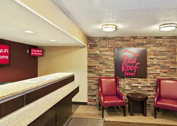 Red Roof Inn Fairmont hotel thumbnail 3