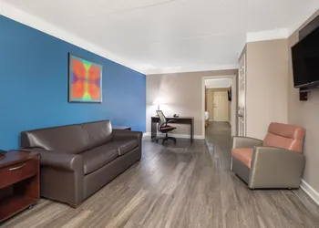 Budget Inn & Suite Atlanta Marietta Stadium hotel thumbnail 3