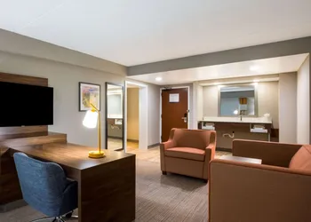 Hampton Inn by Hilton Philadelphia / Willow Grove hotel thumbnail 8