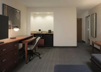 Courtyard by Marriott Louisville East hotel thumbnail 4