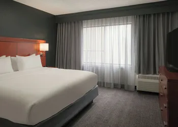 Courtyard by Marriott Louisville East hotel thumbnail 6