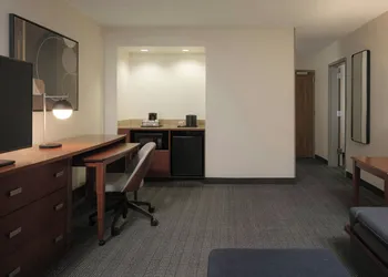Courtyard by Marriott Louisville East hotel thumbnail 4