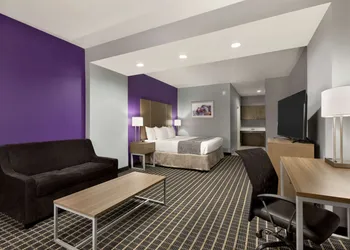 Days Inn by Wyndham Odessa hotel thumbnail 3