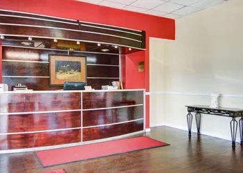 Econo Lodge Pine Bluff hotel thumbnail 3